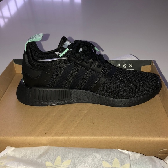 nmd r1 black mint